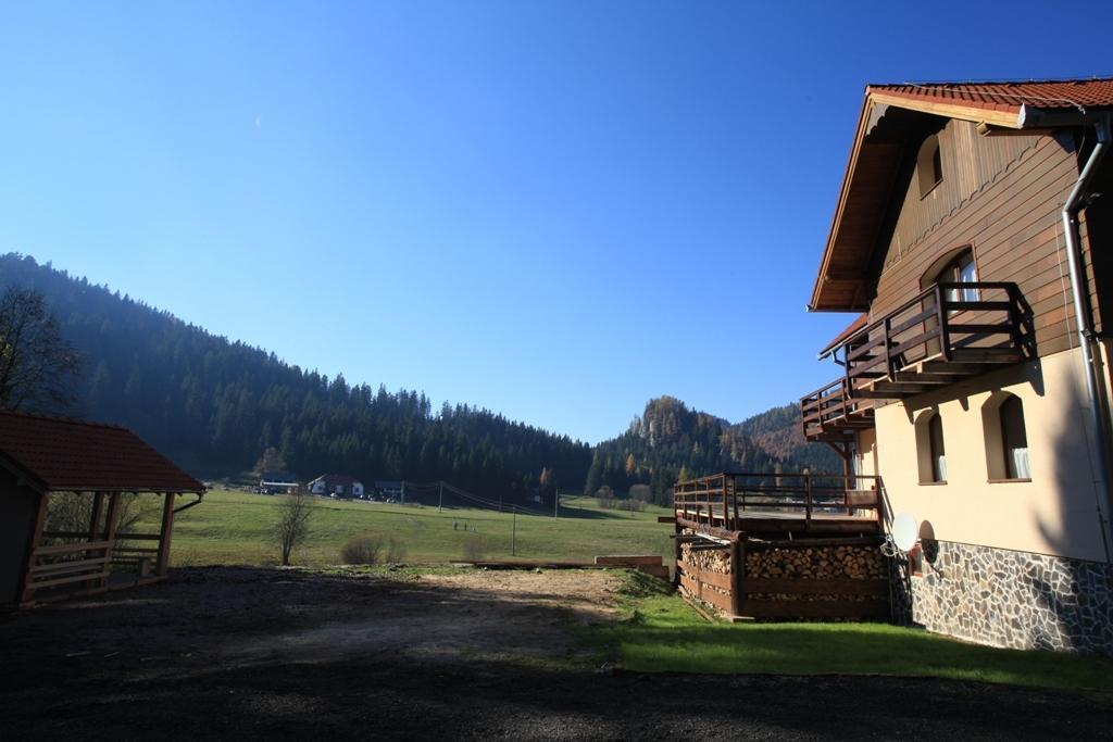 Penzion Ladova Hotel Stratena Bagian luar foto